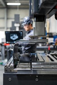 انتخاب پیمانکار خدمات برش لیزری